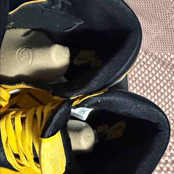 Nike Air Jordan 1 Retro High - Picture 5 of 6